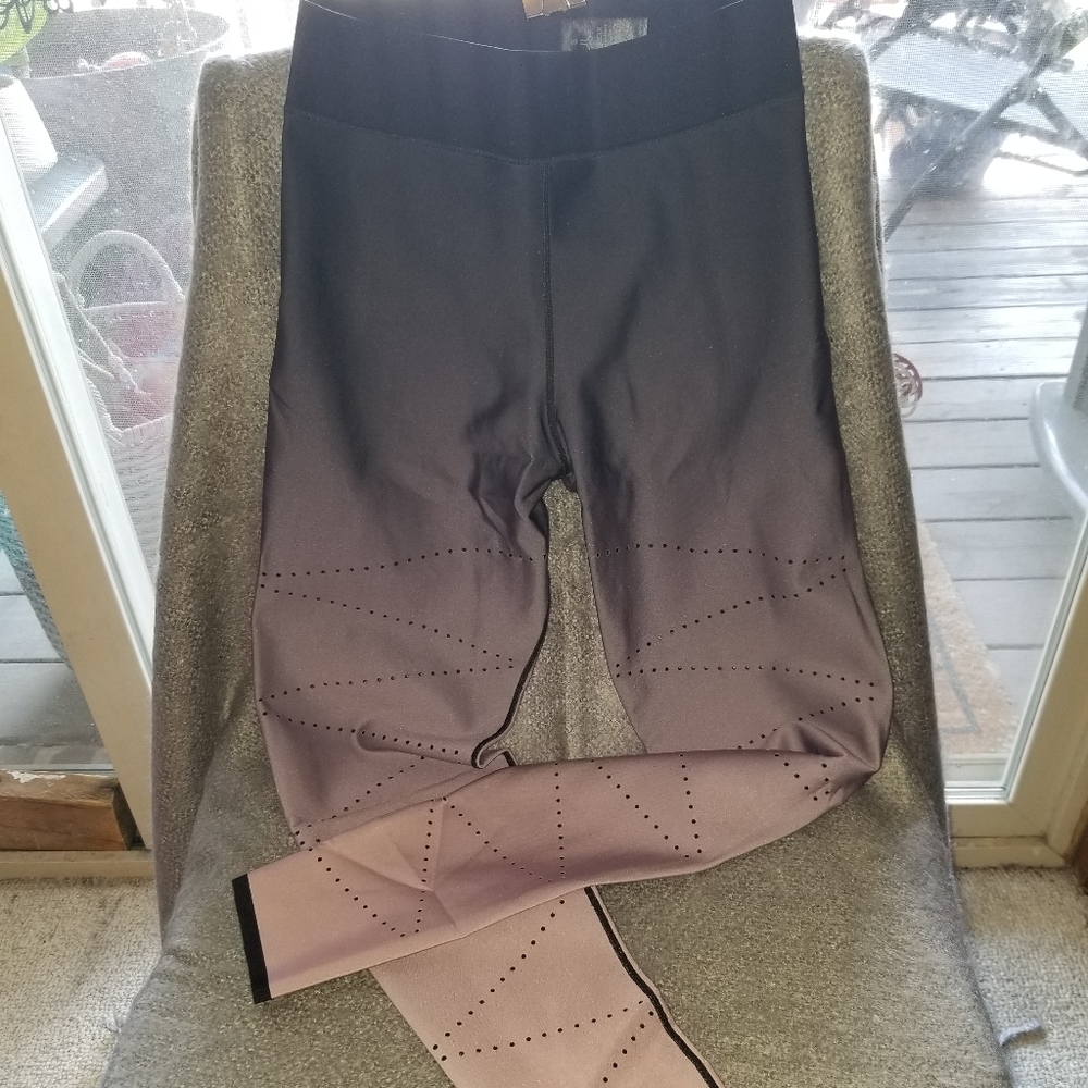 Ultracor leggings, purple ombre w/ zig zag. Size small.